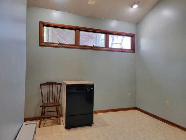 Building Photo - 271 W Main St