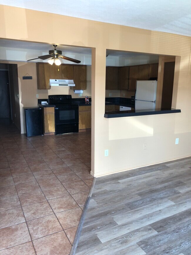 Kitchen - 1549 Whitehall Blvd