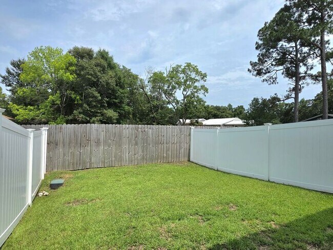 Building Photo - 8742 Meadow Flower Ln