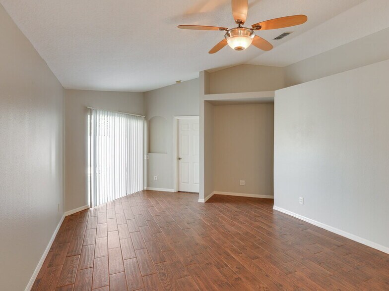 Building Photo - 8525 Hawbuck St