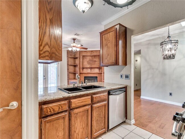 Building Photo - Charming 2 bed/2 bath home for rent near S Penn between 104th and 89th.  Moore Schools!