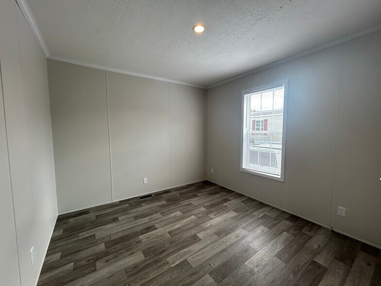 Building Photo - 2364 Maple Dr