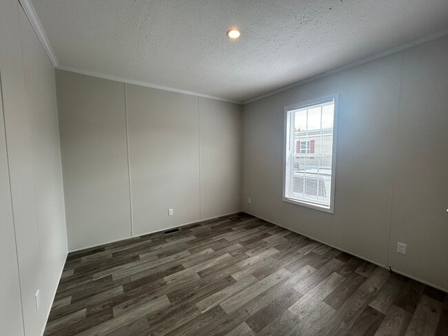 Building Photo - 2364 Maple Dr