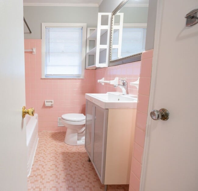 Building Photo - Charming Eastside Home Near UGA Vet School