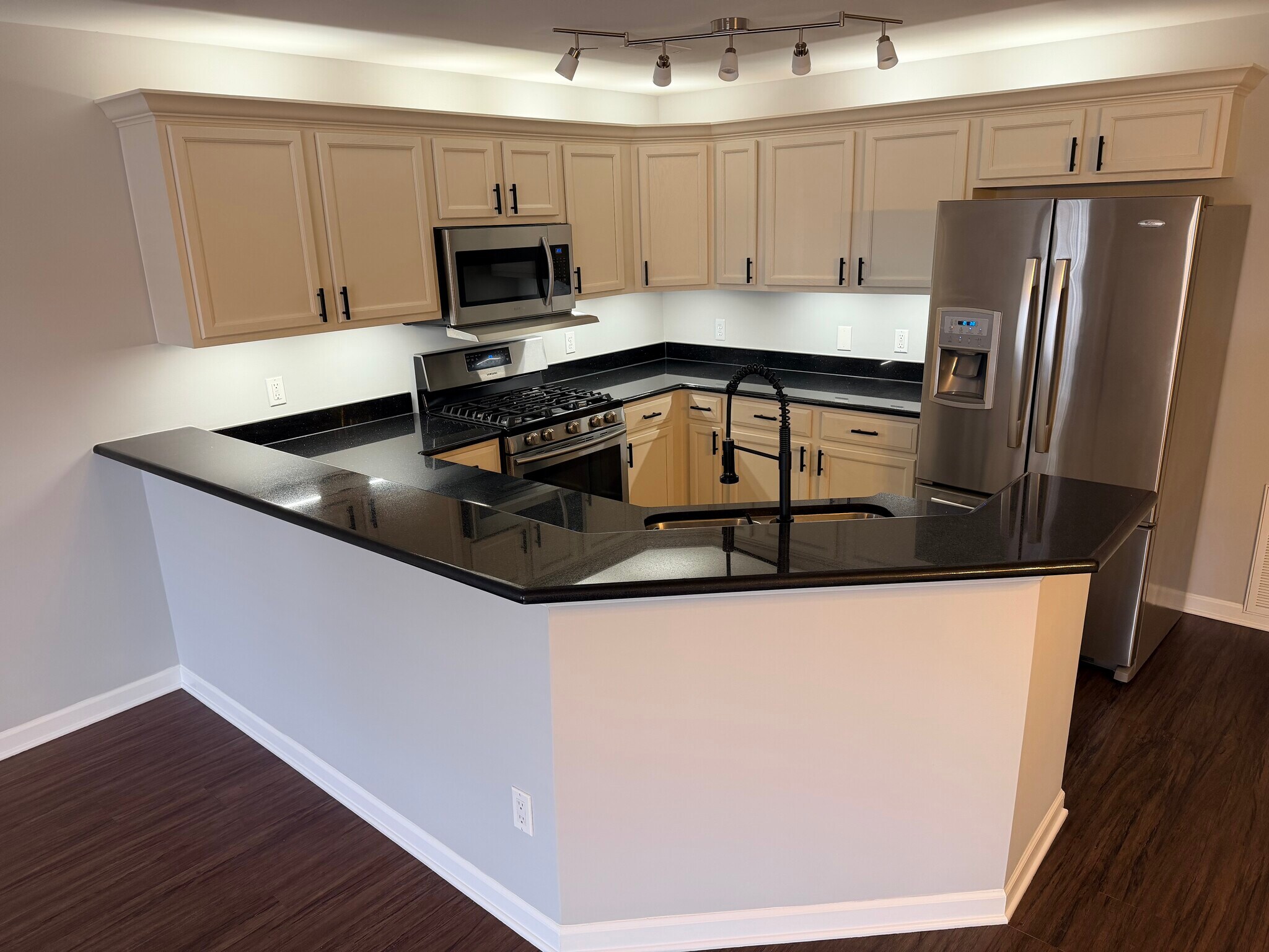 Building Photo - 53180 Manchester Ave