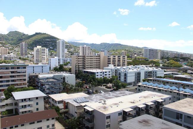 Building Photo - FANTASTIC MAKIKI 1 BD / 1 BA / 1 PKG! CENT...