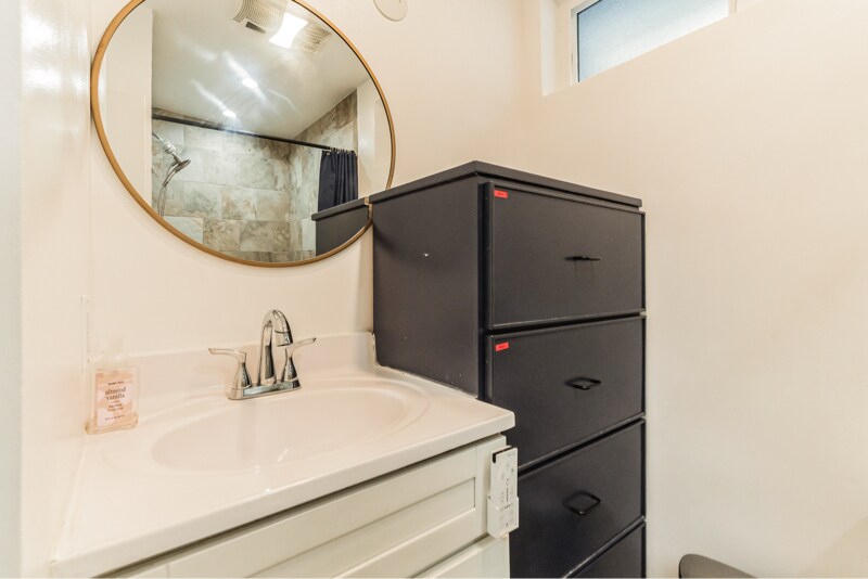 Building Photo - 1519 W 37th Pl