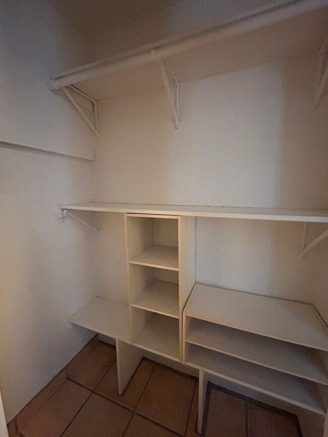 Building Photo - Beautiful 2 Bedroom 1 Bath / Washer & Dryer Included / Large Yard!