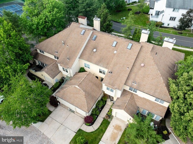 Building Photo - 1410 Chanticleer