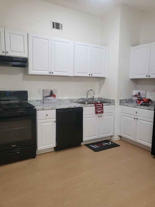 Building Photo - Hidden Gem in Lithonia!!