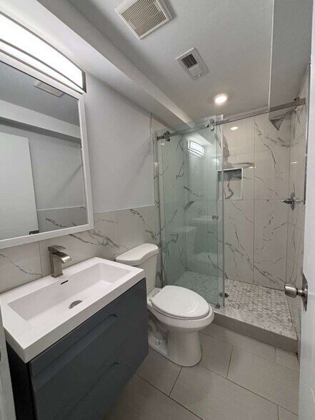 Building Photo - 2347 N 6th St