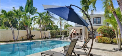 Pool with lanai - Capri Apartments