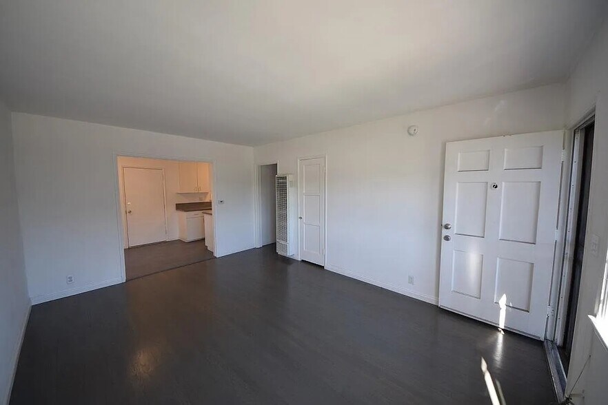 Building Photo - 4401 1/2 W Exposition Blvd