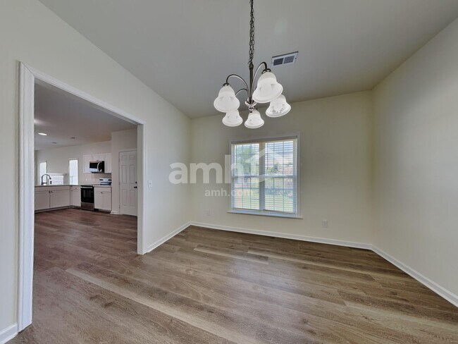 Building Photo - 105 Village Club Ln