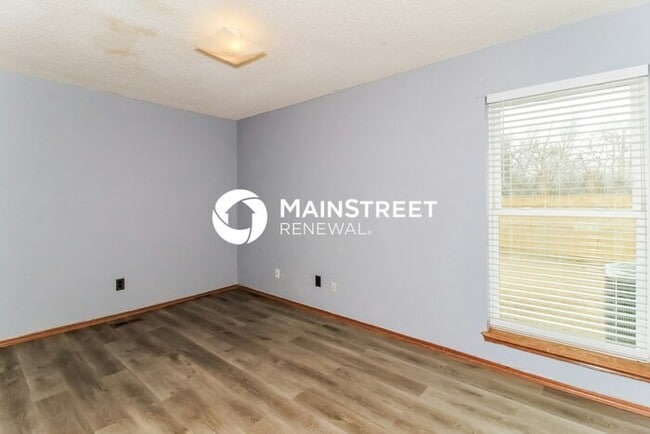 Building Photo - 3 Bedroom Pet-Friendly Home in MOORE, OK with Main Street Renewal