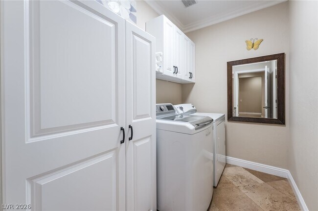 Building Photo - 2676 Lochleven Way