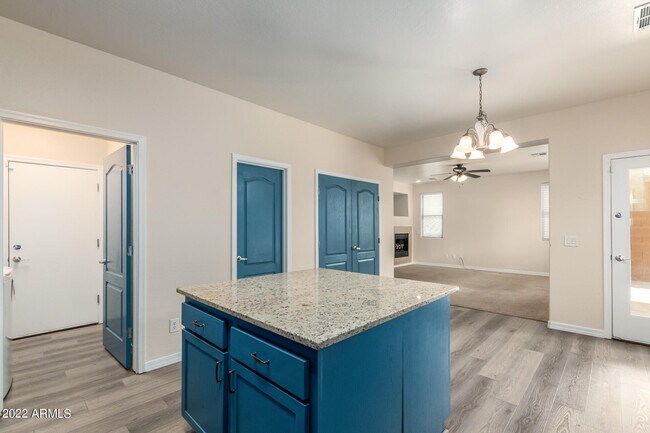 Building Photo - 17410 W Holland Ln