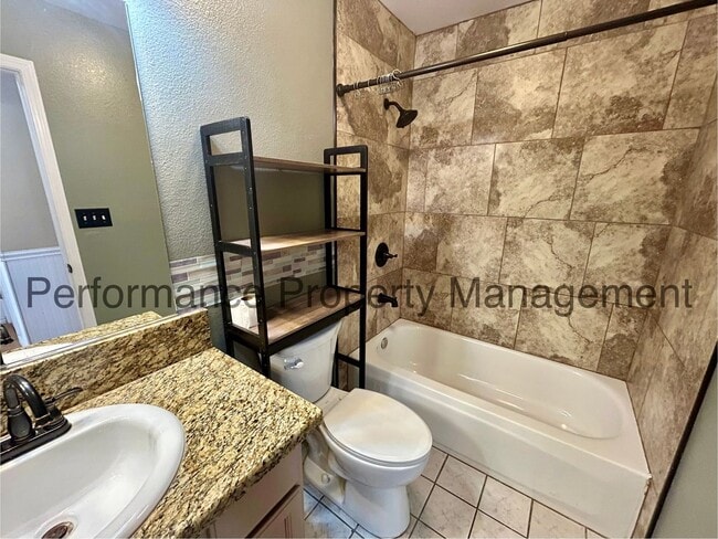 Building Photo - Stunning 4 Bed/2 Bath in S Bakersfield w/ ...