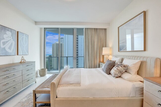 Building Photo - 3100 N Ocean Dr