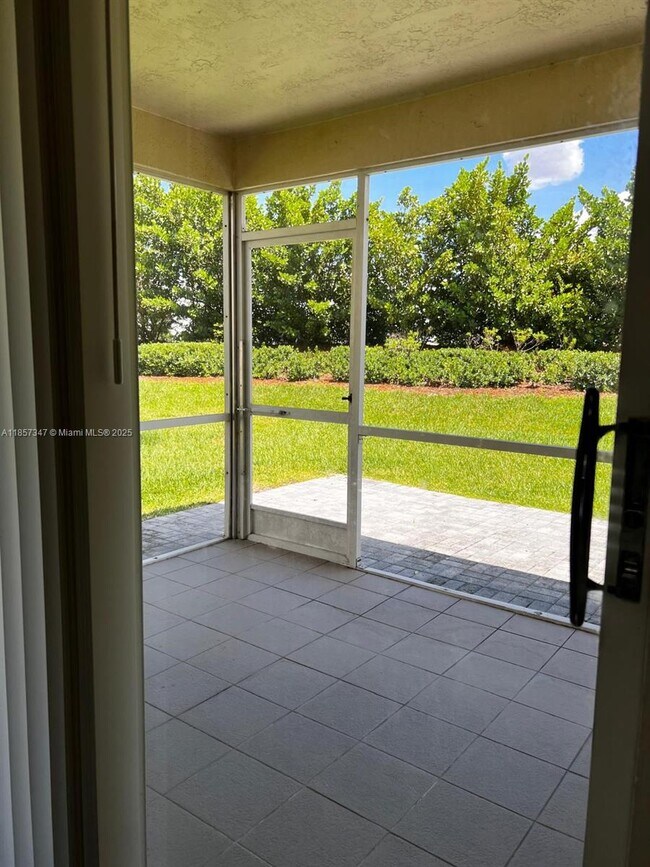 Building Photo - 16661 Hemingway Dr