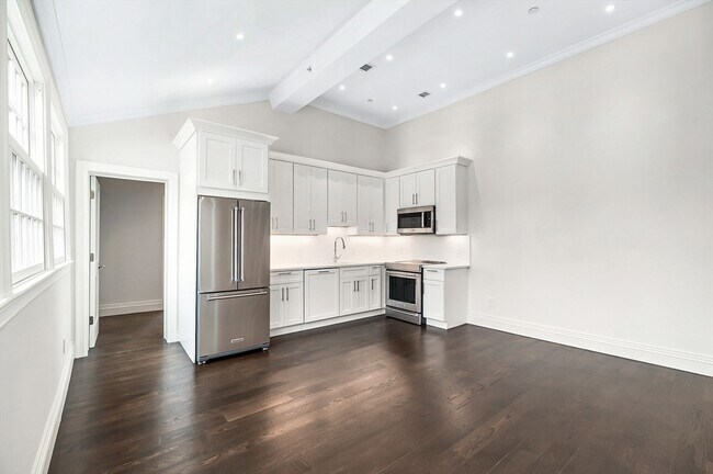 Building Photo - 1 School St