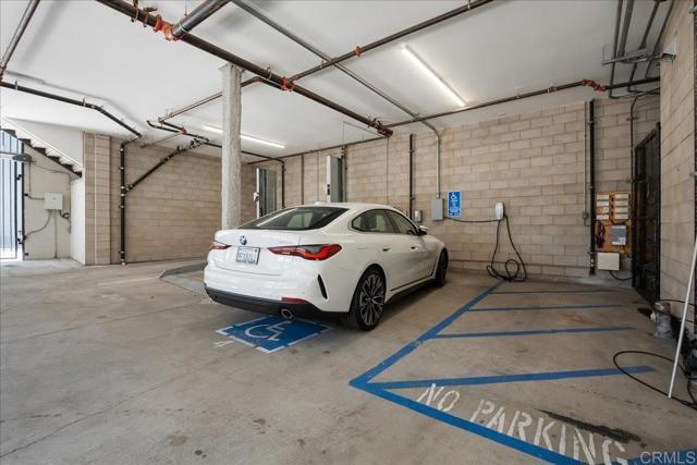 Building Photo - 3047 N Park Way