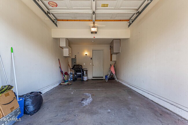 Building Photo - 1633 E Lakeside Dr