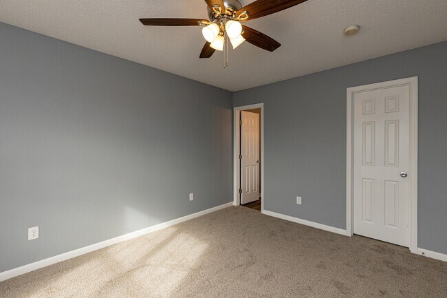 Building Photo - 204 Landmark Dr