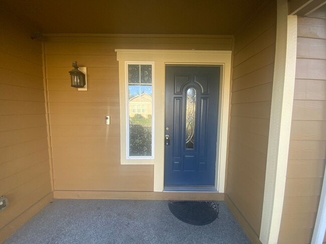 Building Photo - Beautiful Spanaway Home! Apply Today