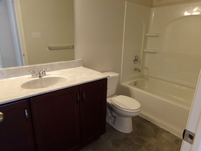 Building Photo - 3 bedroom, 2.5 Bathroom Townhouse in Gray's Pointe Neighborhood