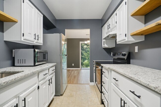 Building Photo - 203B Cypress Point Cir