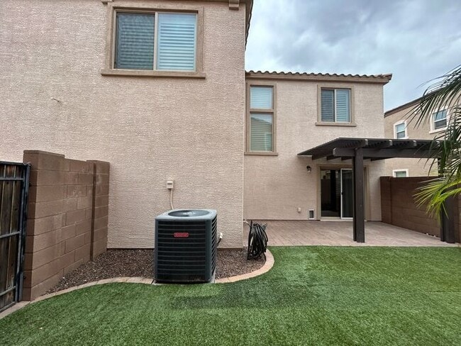 Building Photo - 2251 S Ponderosa Dr