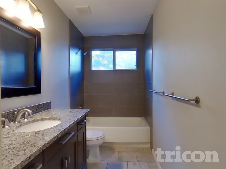 Building Photo - 5740 S Jellison St