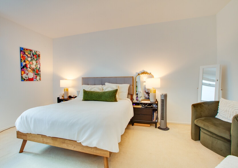 Building Photo - 900 Euclid St