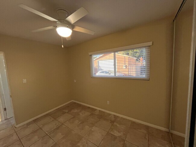 Building Photo - kl303r