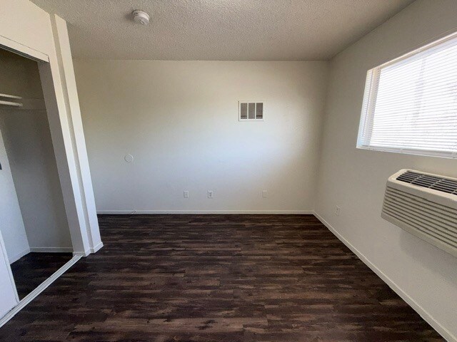 Building Photo - 2230 Dolly Ln