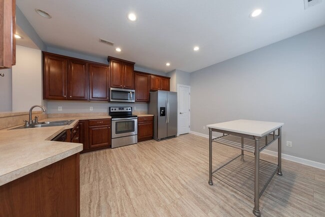 Building Photo - Golf course views in Braemar Creek 3 beds