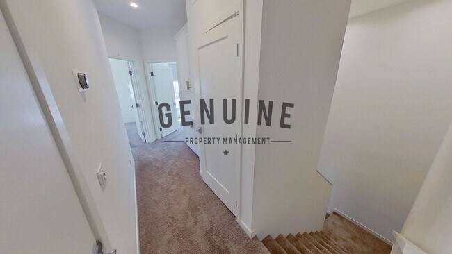 Building Photo - Modern Tri-Level 2Bd 2.5Ba Townhouse in Irvine!