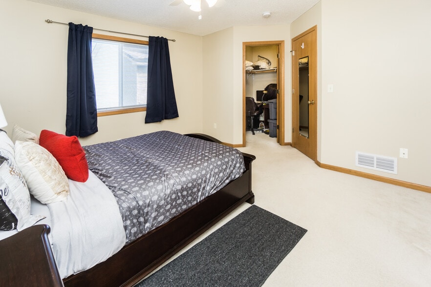 Building Photo - 6382 13th St N