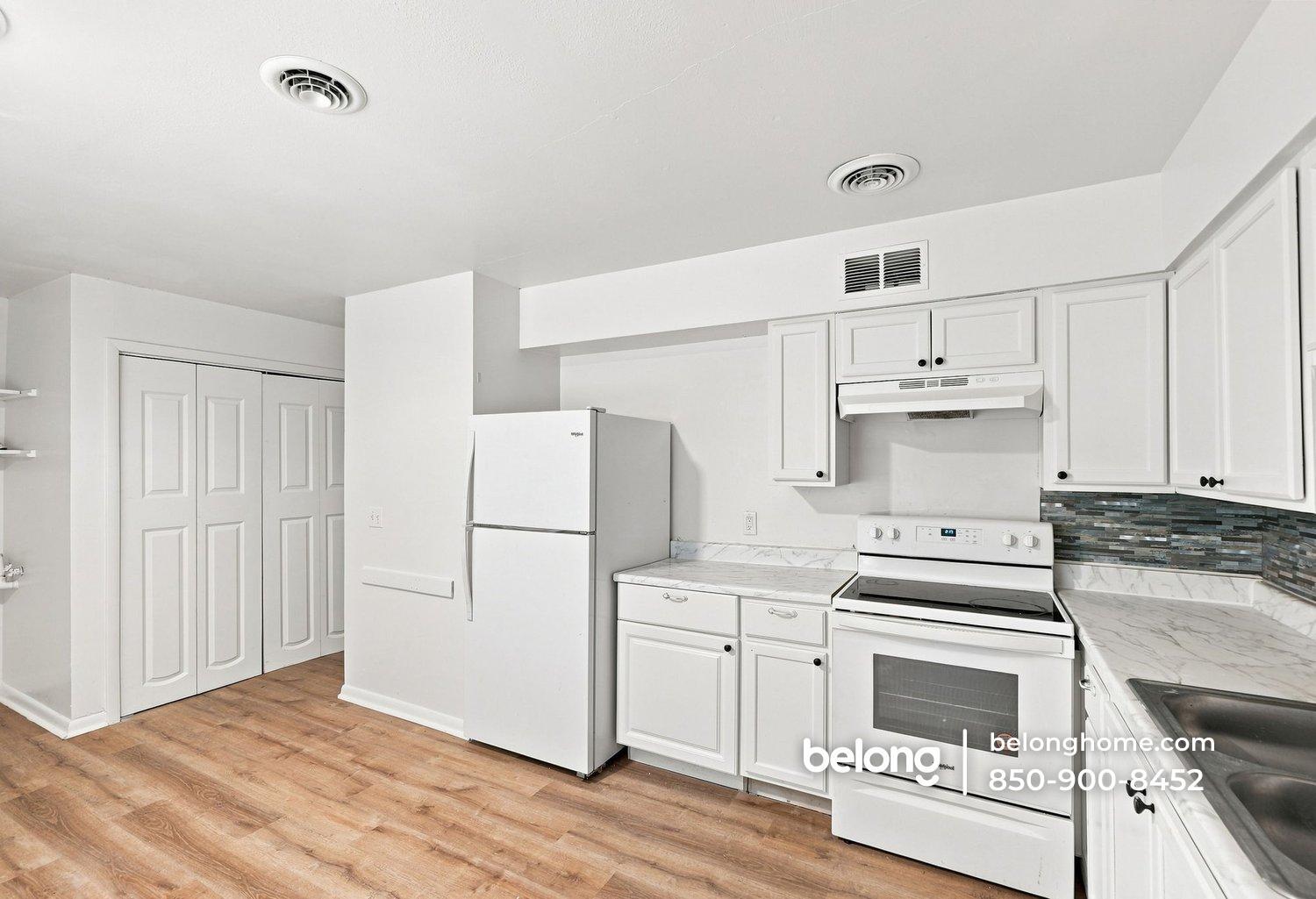 Building Photo - 6011 Greenwood Ln