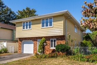 Building Photo - 11 Roehrs Dr