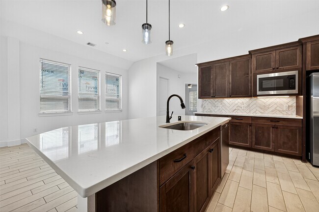 Building Photo - 10727 River Walk Dr