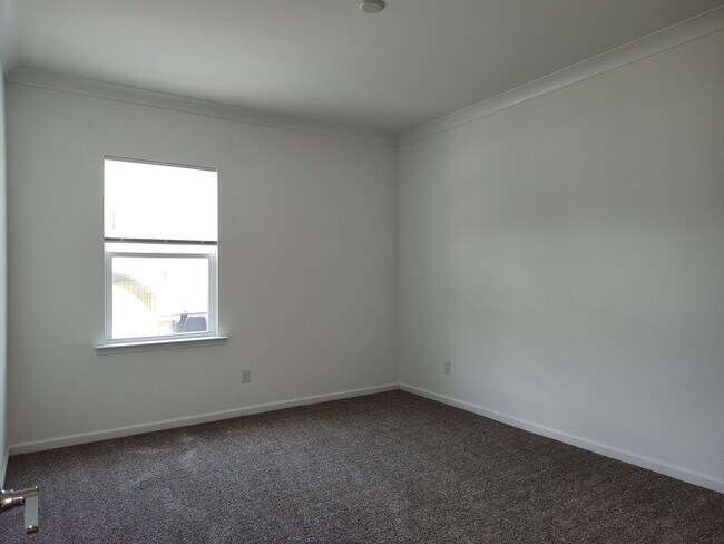 Building Photo - Move-in Ready home Located in The Parkside...