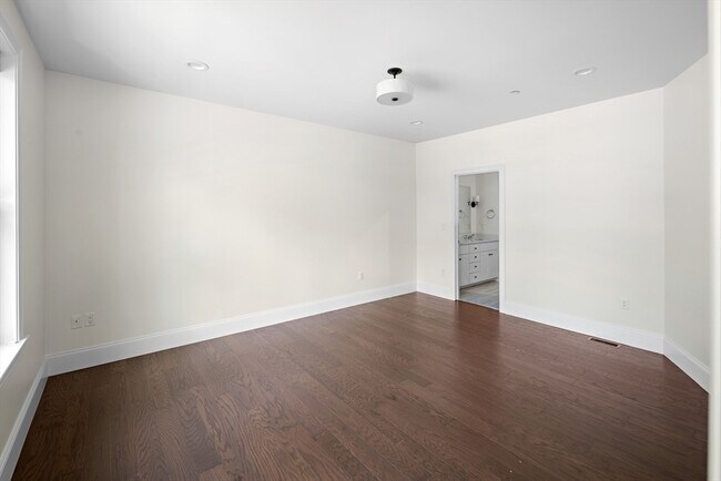 Building Photo - 19 Lily Pond Ln