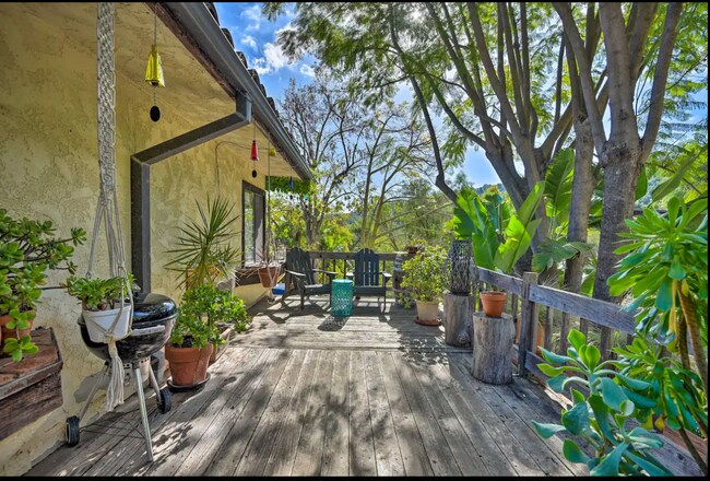 Building Photo - 750 Sky Line Trail