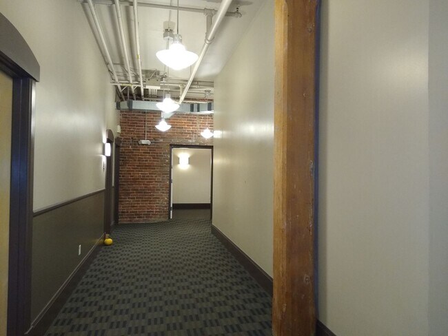 Building Photo - Loft Living At It's Finest In LODO!