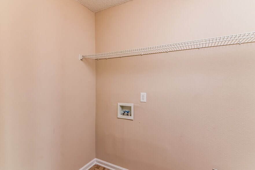Building Photo - 2204 Joann Dr