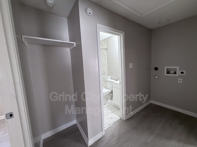 Building Photo - 1157 N Belvedere Blvd