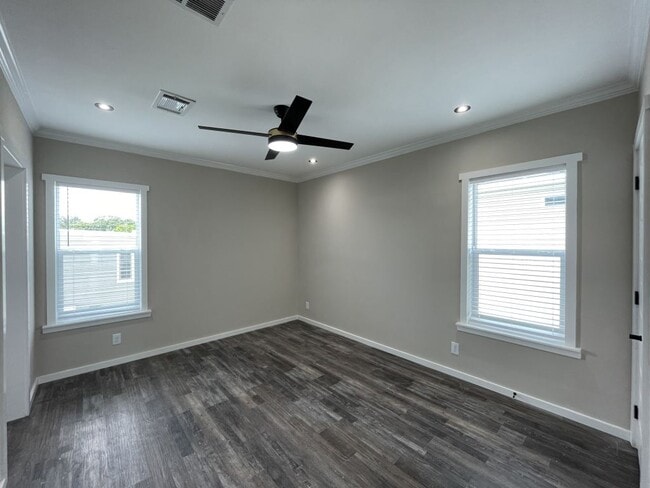 Building Photo - 437 Andros