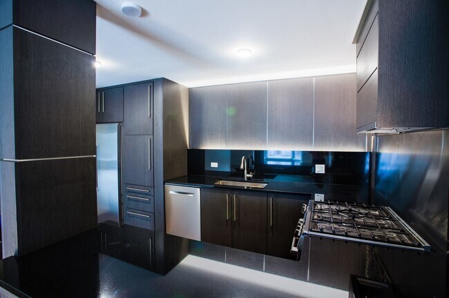 Building Photo - 2400 Archbury Ln